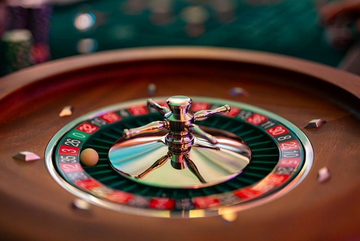 Guests playing blackjack at Joyfuldays venue